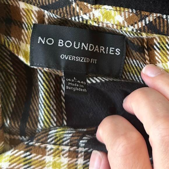 Men’s Flannel with Hood No Boundaries Black and Tan Plaid Casual Shirt Size Larg - Picture 3 of 6